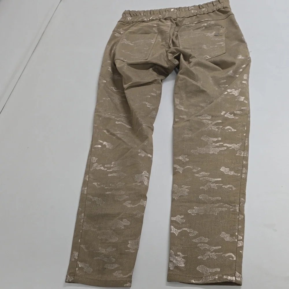 Bevy Flog Women's Shely Pants In Beige/Gold Camo